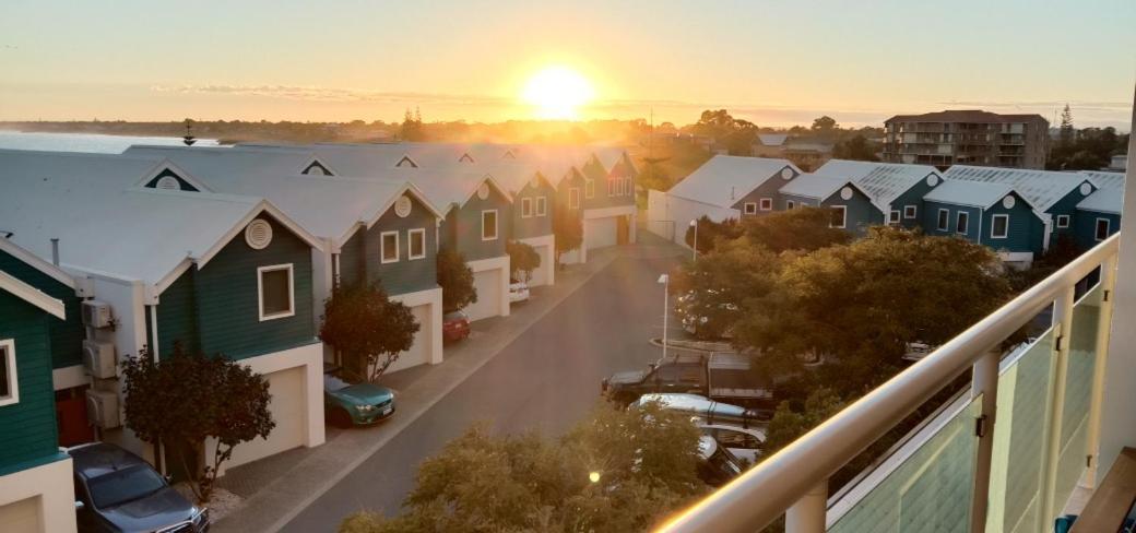 An Ocean,Beachfront And Pool View Apartment 210 Mandurah Exterior foto