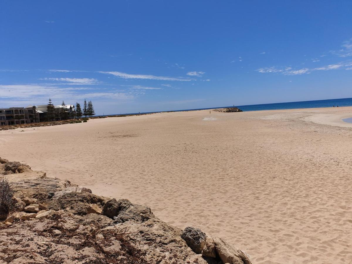An Ocean,Beachfront And Pool View Apartment 210 Mandurah Exterior foto