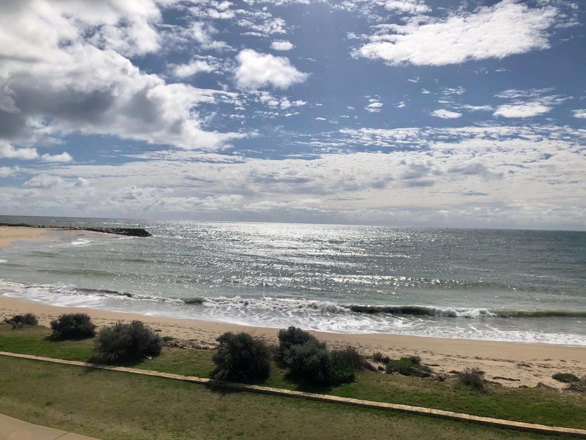 An Ocean,Beachfront And Pool View Apartment 210 Mandurah Exterior foto