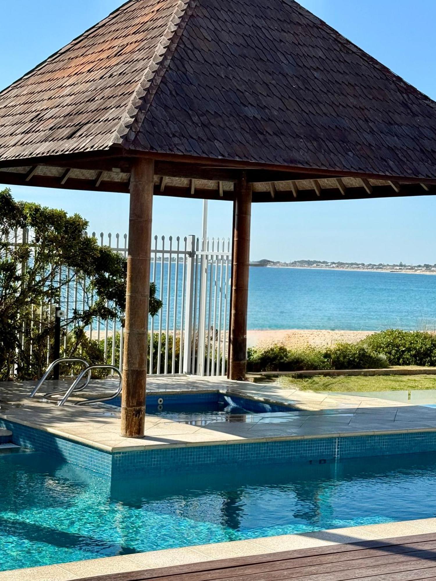 An Ocean,Beachfront And Pool View Apartment 210 Mandurah Exterior foto